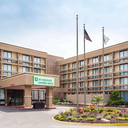 Отель Wyndham Garden Schaumburg Chicago Northwest Экстерьер фото