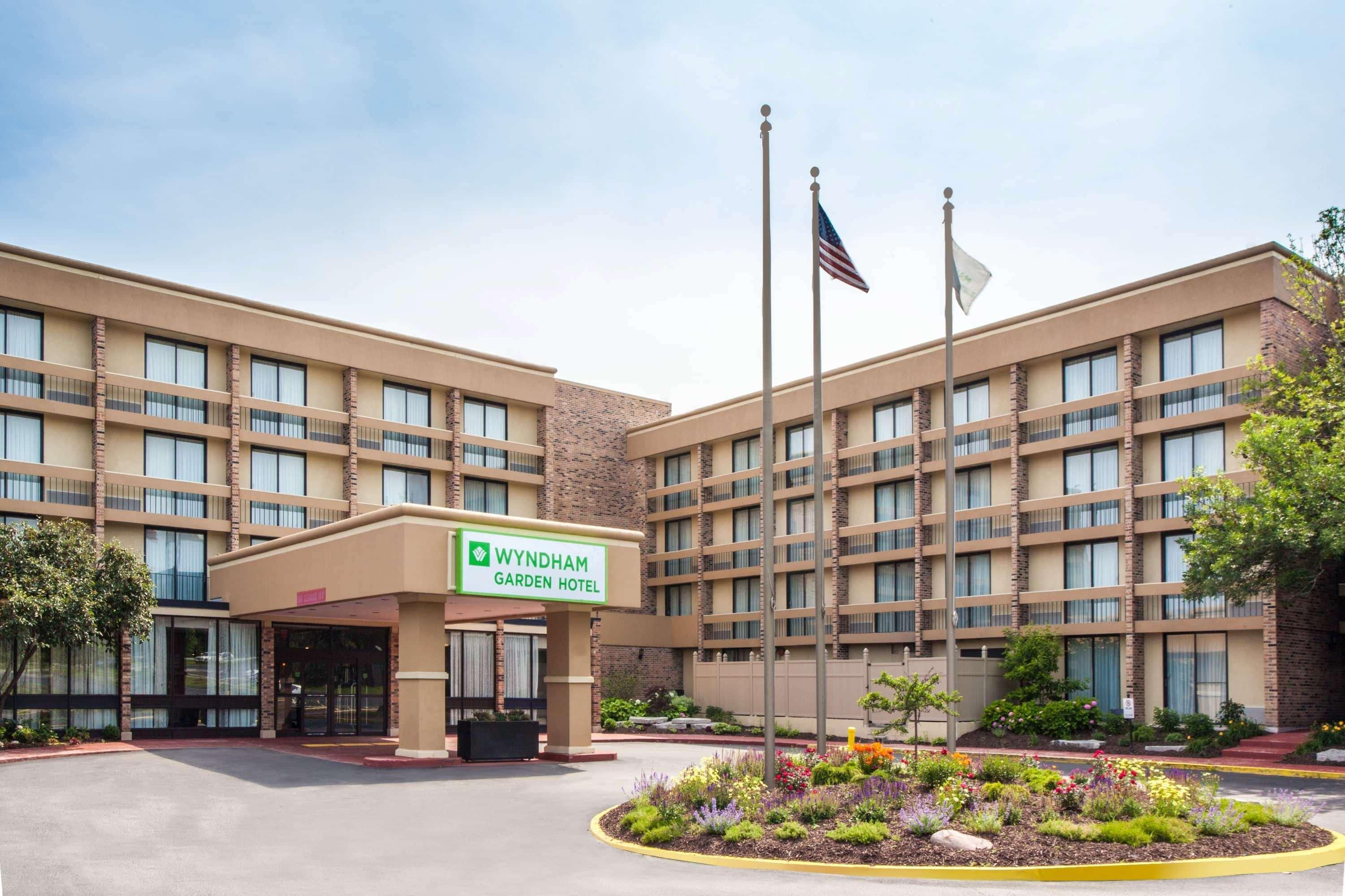 Отель Wyndham Garden Schaumburg Chicago Northwest Экстерьер фото